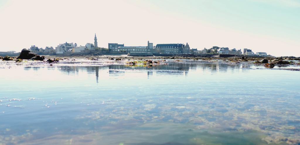 Hotel Aux Tamaris - Vue Mer Roscoff Kültér fotó