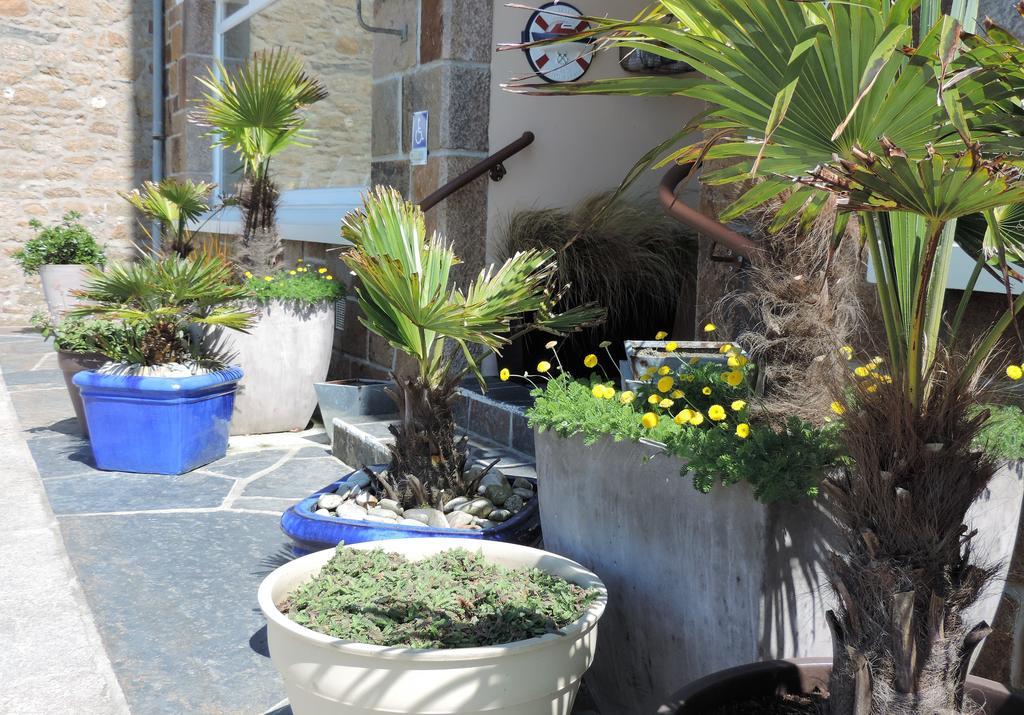 Hotel Aux Tamaris - Vue Mer Roscoff Kültér fotó