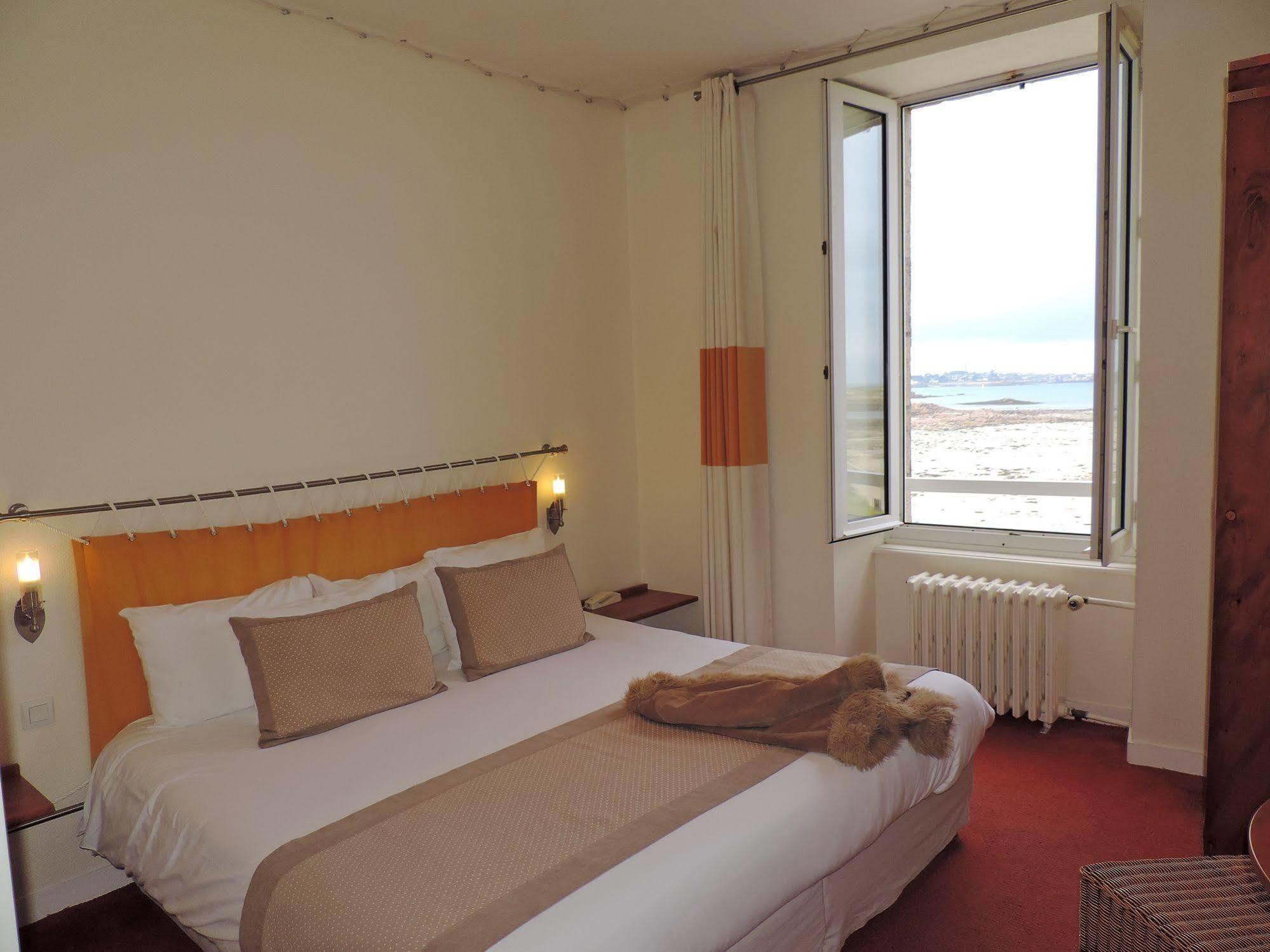 Hotel Aux Tamaris - Vue Mer Roscoff Kültér fotó
