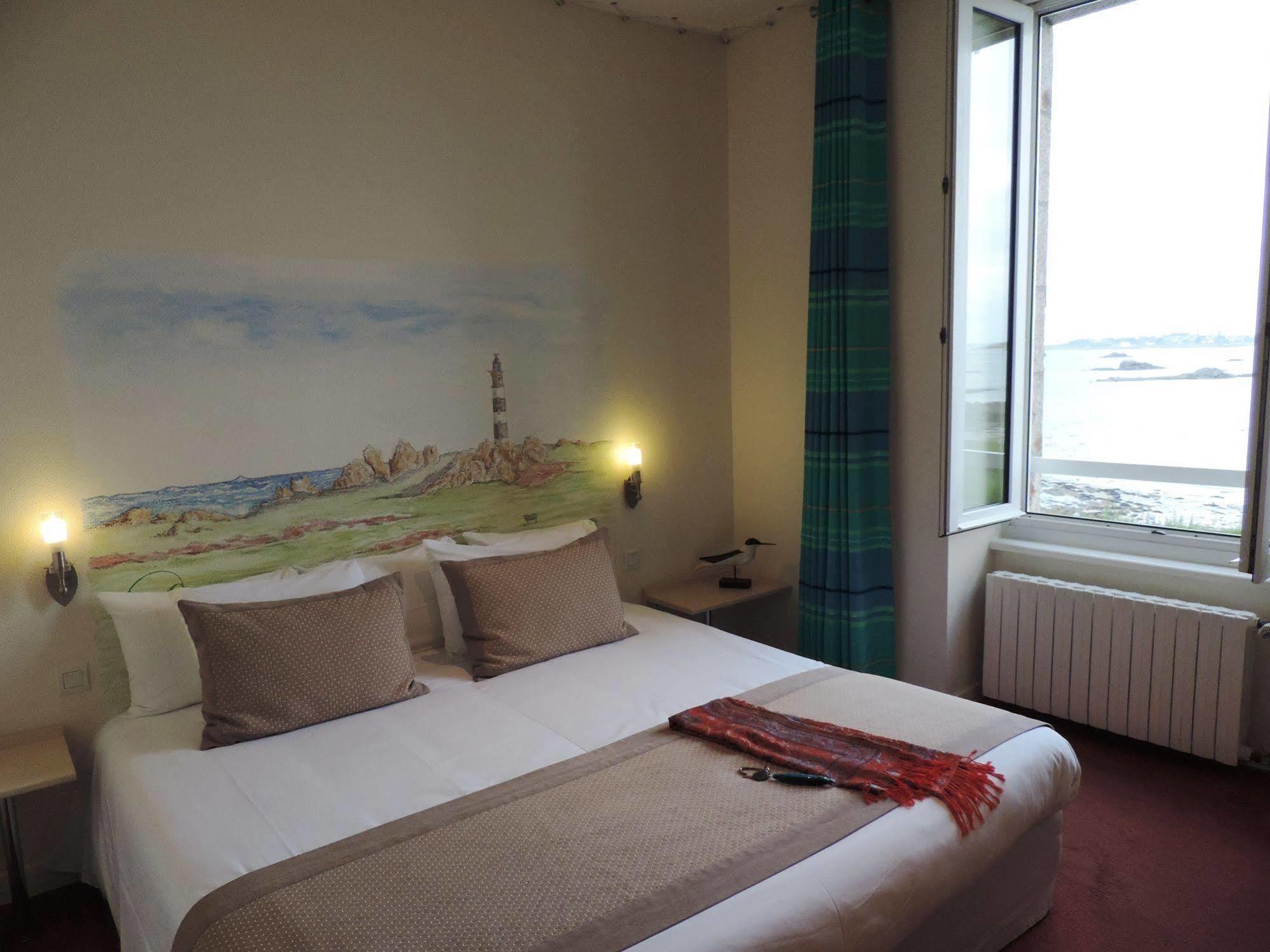 Hotel Aux Tamaris - Vue Mer Roscoff Kültér fotó