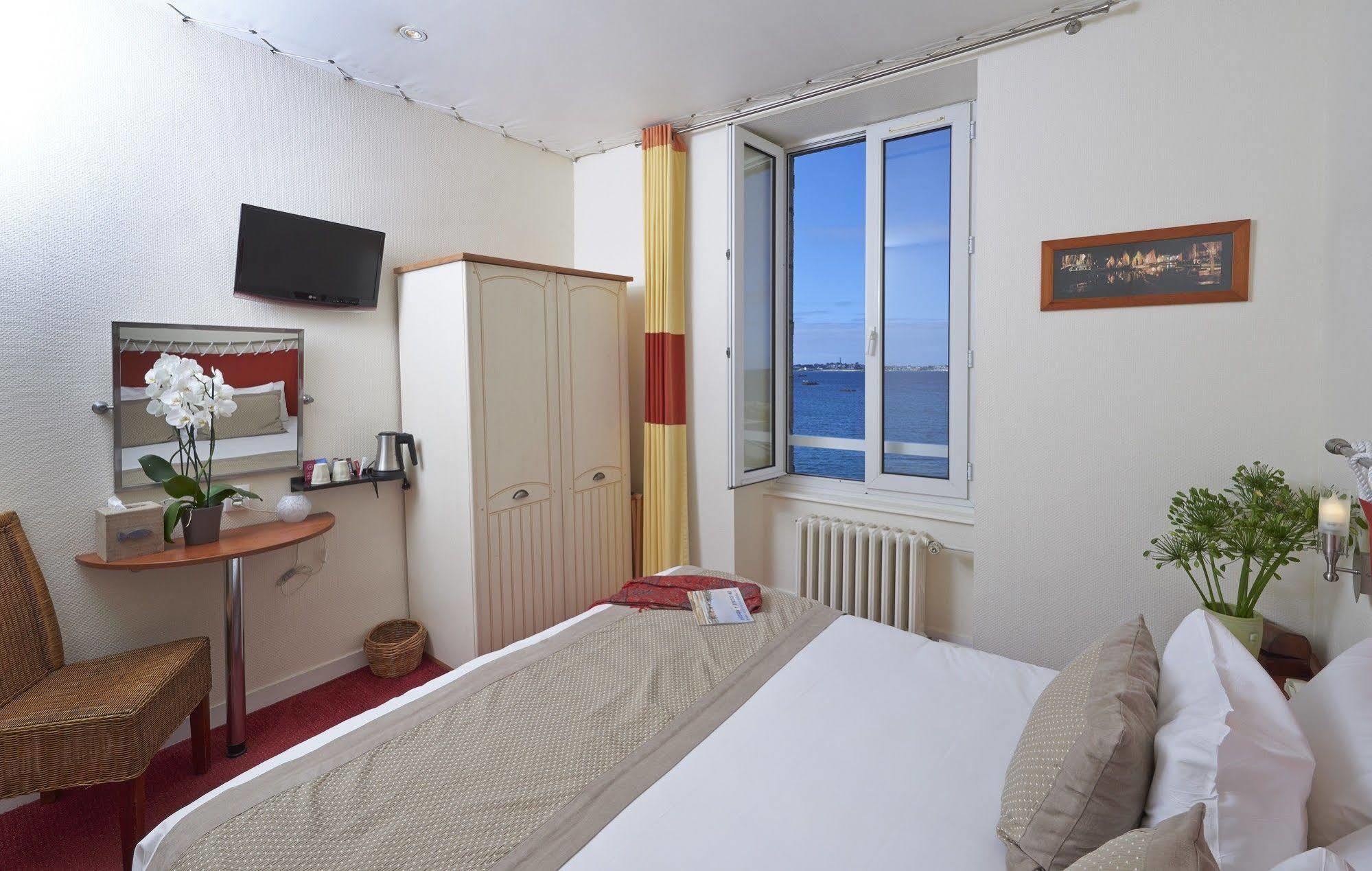 Hotel Aux Tamaris - Vue Mer Roscoff Kültér fotó