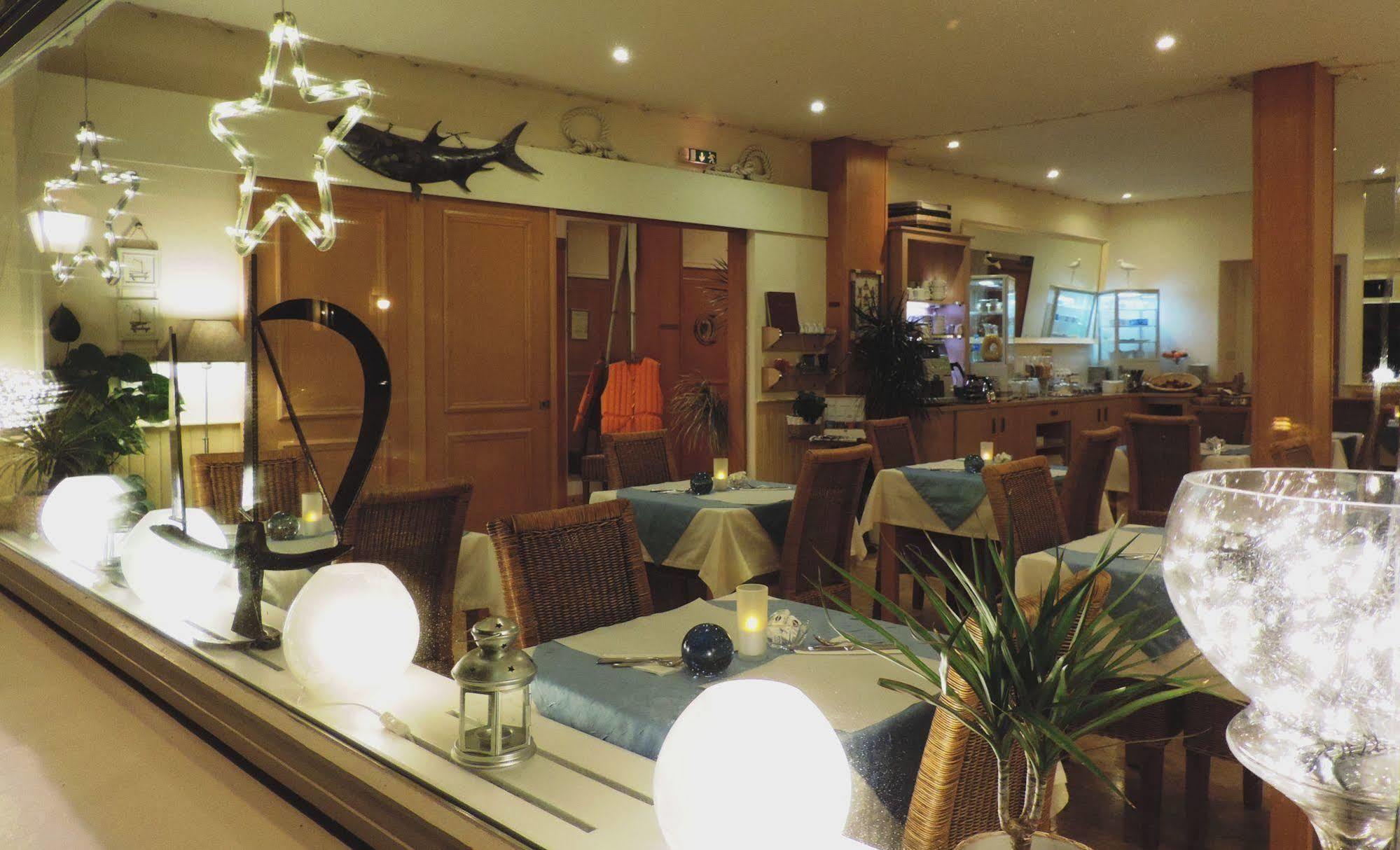 Hotel Aux Tamaris - Vue Mer Roscoff Kültér fotó