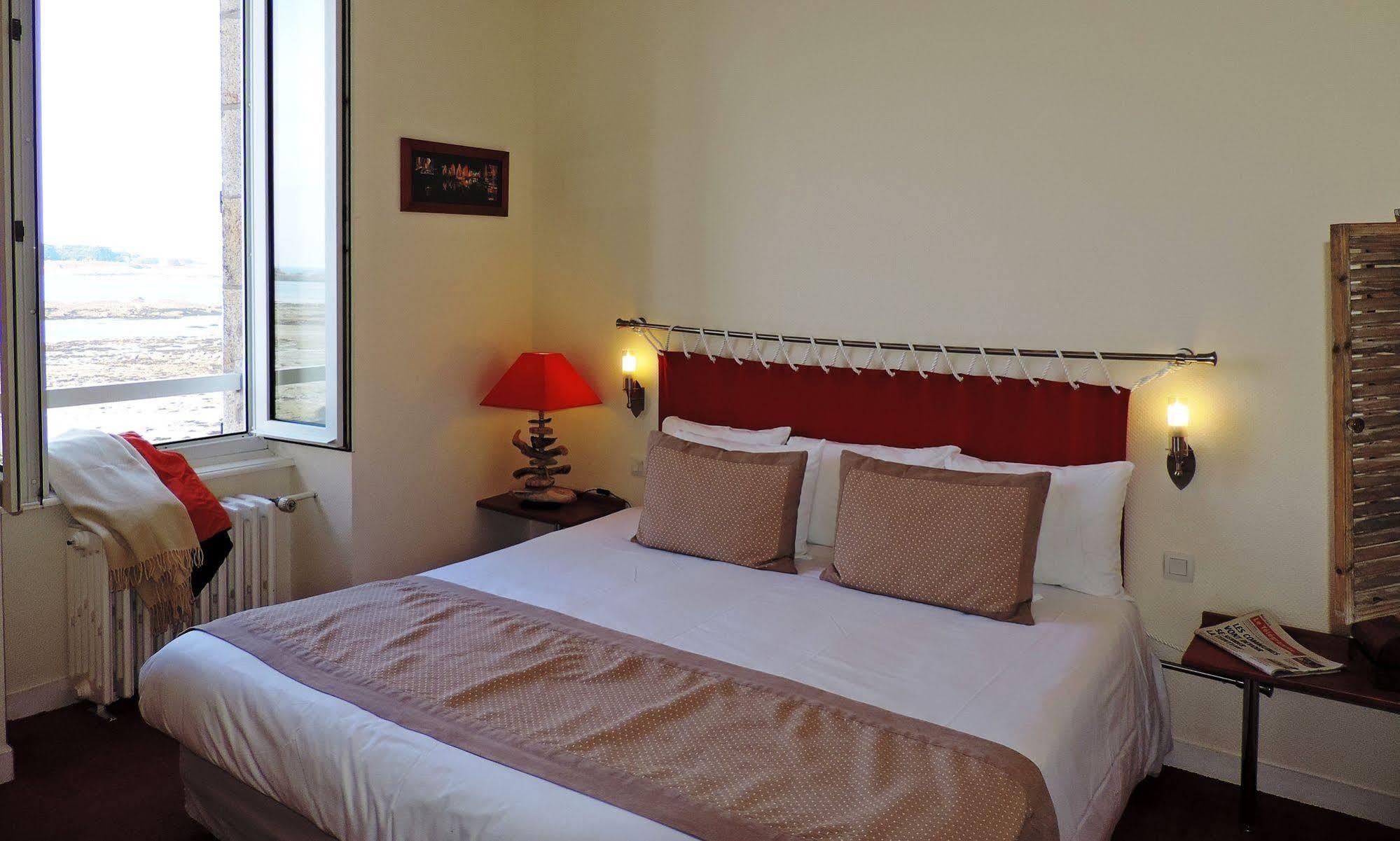 Hotel Aux Tamaris - Vue Mer Roscoff Kültér fotó