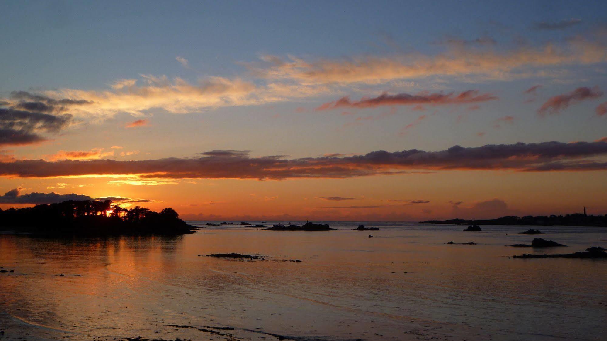 Hotel Aux Tamaris - Vue Mer Roscoff Kültér fotó