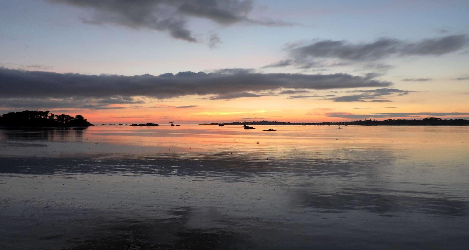 Hotel Aux Tamaris - Vue Mer Roscoff Kültér fotó